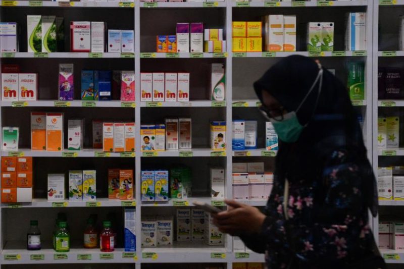 

Sejumlah obat sirop yang tidak dijual akibat larangan dari Kementerian Kesehatan (ilustrasi)
Foto: Republika/Putra M. Akbar
