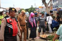 Petugas gabungan mulai merelokasi para pedagang Pasar Anyar, Kota Tangerang. (ist)